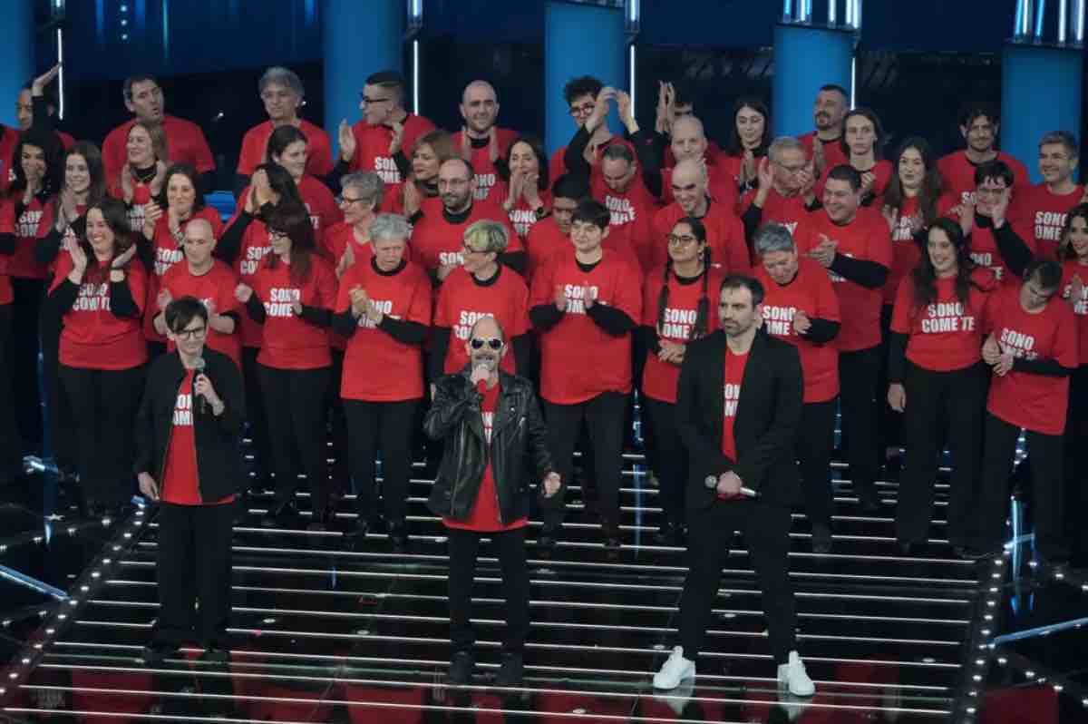 Carlo Conti, la disabilità a Sanremo (e nella vita) andrebbe raccontata diversamente: cosa hai sbagliato sul palco dell’Ariston