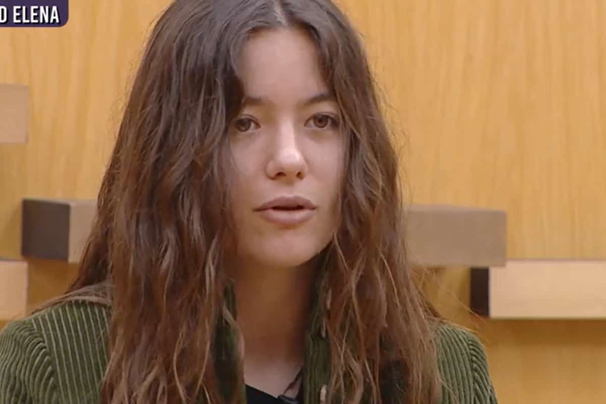 perchè elena cambia squadra ad amici 25