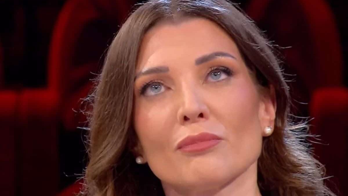 “Voglio comprare casa”: Elisa cambia il pacco ad Affari tuoi ma la sorpresa è amarissima. Cos’è successo stasera 16 febbraio 2026