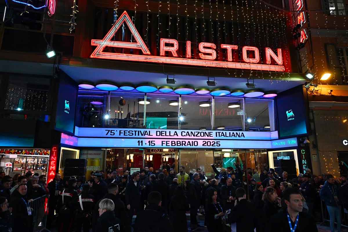 Sanremo 2026, quando l’intellighenzia radical chic snobba il Festival: questione di principio o ipocrisia?