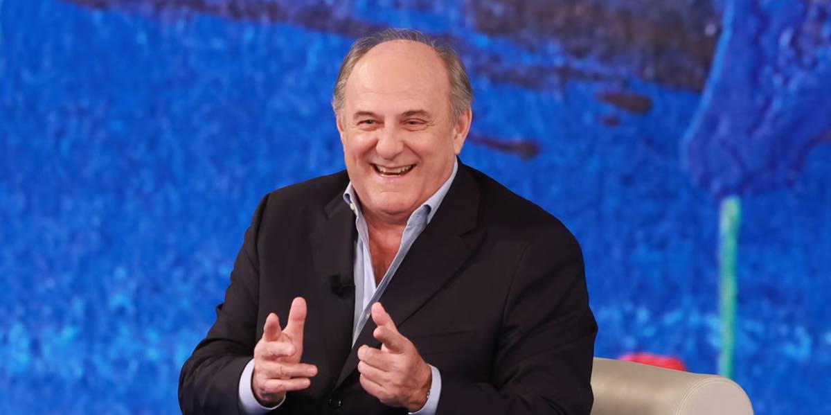 Gerry Scotti e la rivoluzione sul montepremi, stop ai gettoni d’oro: cosa cambia in termini economici