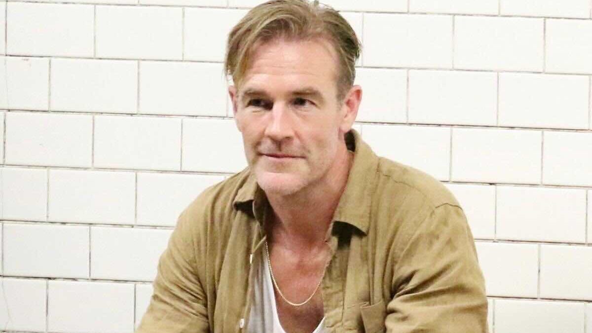 Morto l’attore James Van Der Beek: età, cause decesso, moglie e figli, malattia