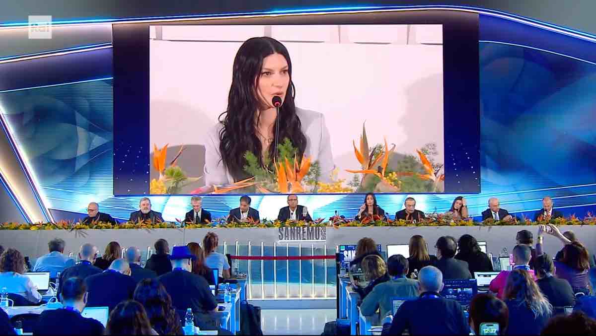 Laura Pausini alla conferenza stampa finale di Sanremo