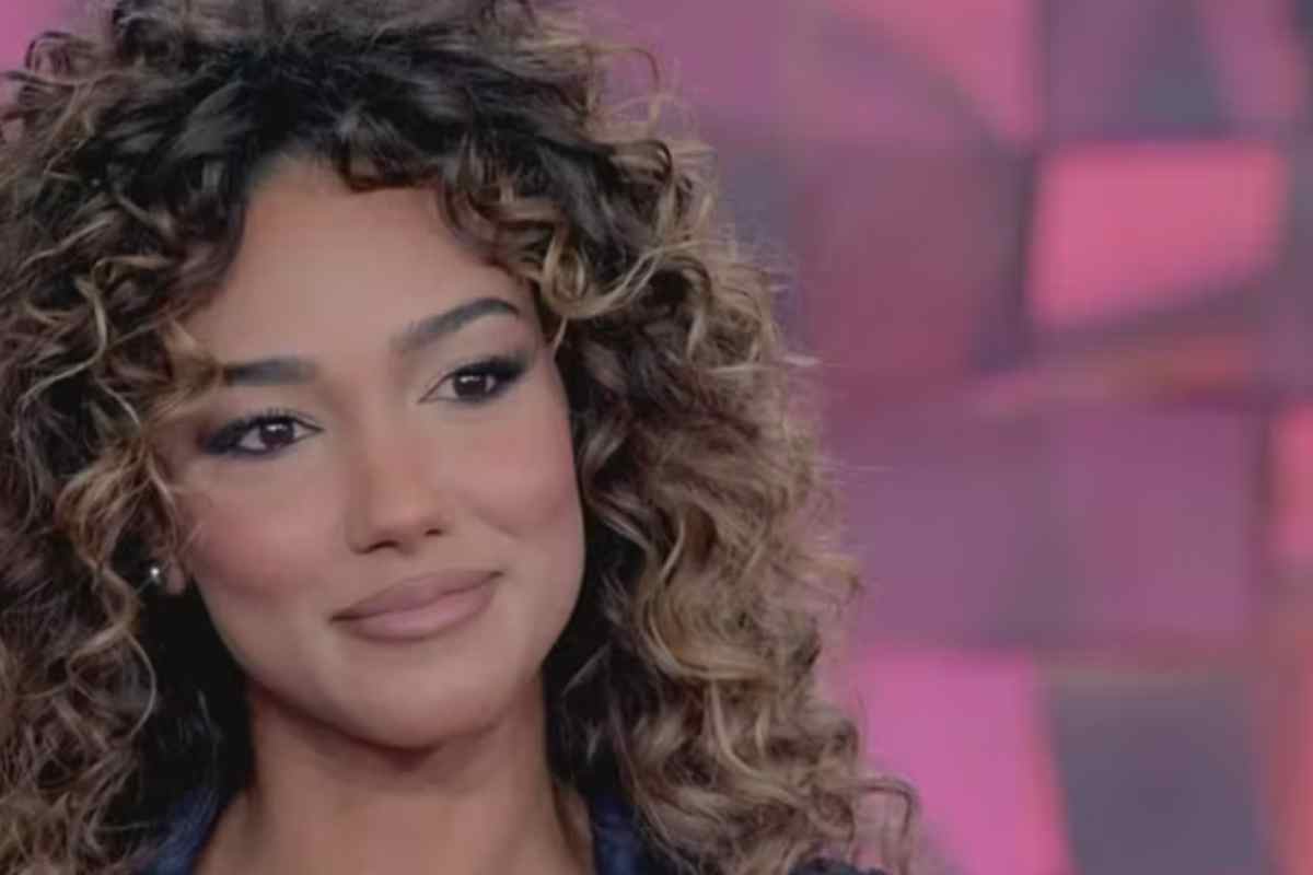 Che titolo di studio ha Samira Lui: le curiosità sulla co-conduttrice de La Ruota della Fortuna