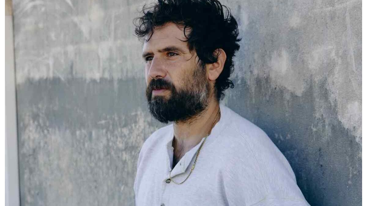 Tommaso Paradiso, età, dove vive, carriera, Thegiornalisti, compagna, figli. Tutto sul cantante