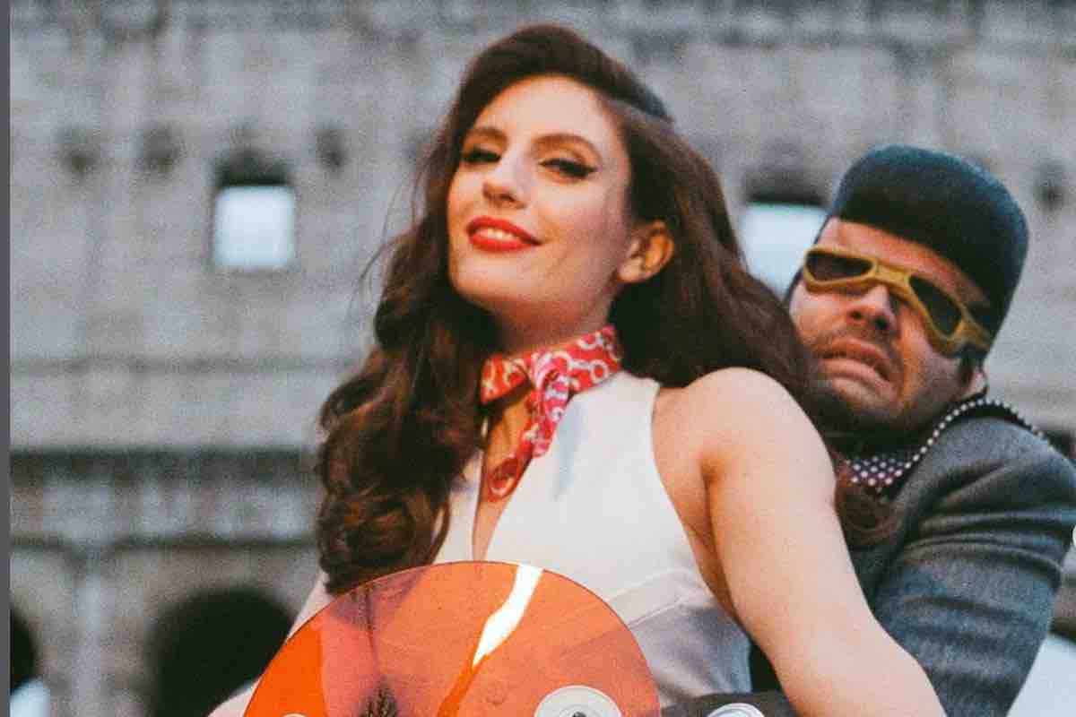 Tony Pitony non è un genio della musica: è uno showman, ecco perchè funziona a Sanremo