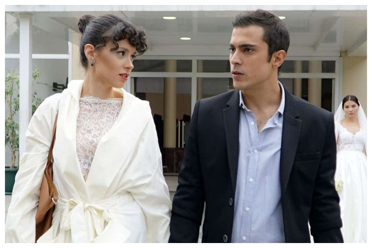 Forbidden Fruit, tra Yigit e Lila esplode la passione: ma un dettaglio non passa inosservato