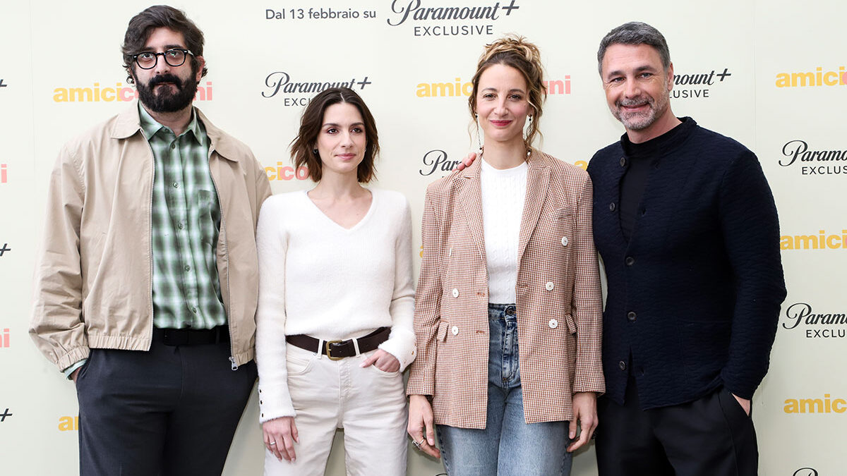 Intervista, Marco Castaldi e “Amici Comuni”: “Racconto l’amore senza giudicare nessuno, ridere ci salverà la vita”