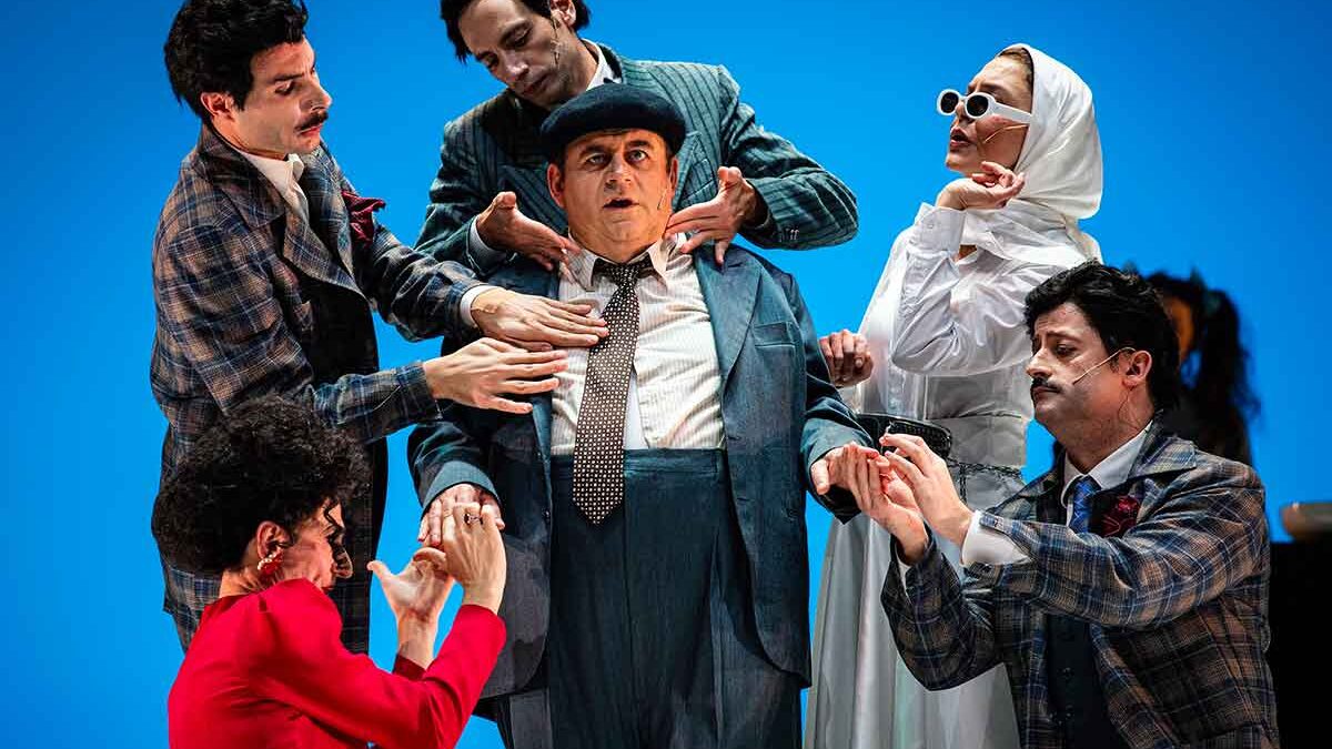 Gianni Fantoni porta Fantozzi a teatro: “Una maschera tragica, non un’imitazione”