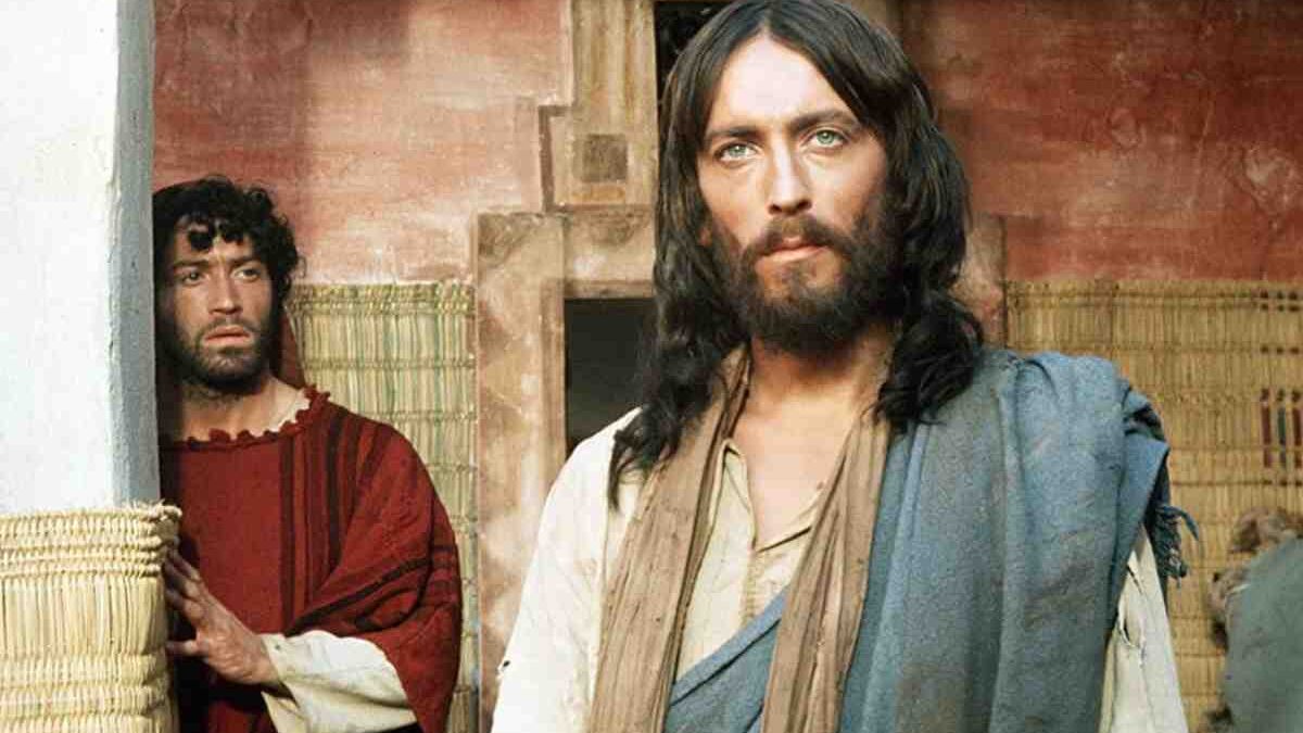 “Gesù di Nazareth”: spunta la rarissima foto di Robert Powell all’età di 81 anni
