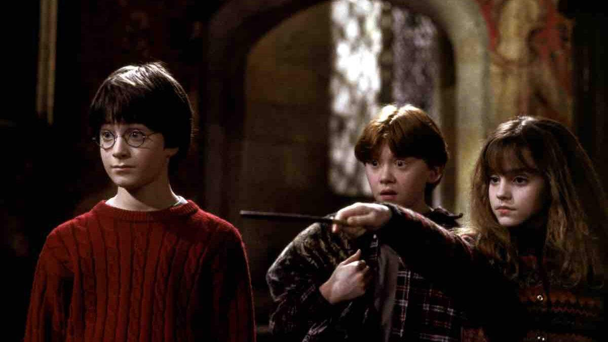 Harry Potter, un quarto di secolo dopo: 25 anni fa usciva al cinema “La pietra filosofale”. Le novità targate HBO per l’anniversario