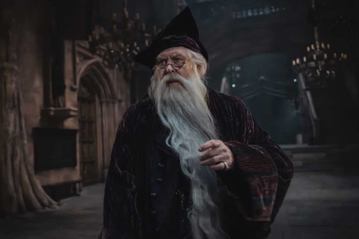 John Lithgow nei panni di Albus Silente per la serie di Harry Potter su HBO Max
