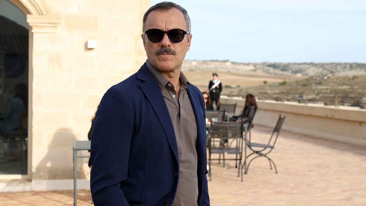 Imma Tataranni 5, Massimiliano Gallo in esclusiva a TvBlog: “La vera rivoluzione è dimostrare di essere persone perbene come Pietro, questa serie ormai è casa. A maggio riprendo a girare Malinconico”