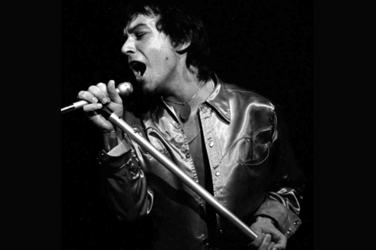 Se c’è un brano che incarna lo spirito più selvaggio del 1964, è “The Witch” dei The Sonics. Registrata con mezzi limitati e una distorsione