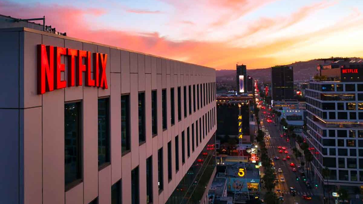 Netflix Italia: dieci anni di scommesse, qualche successo e un’identità ancora da trovare