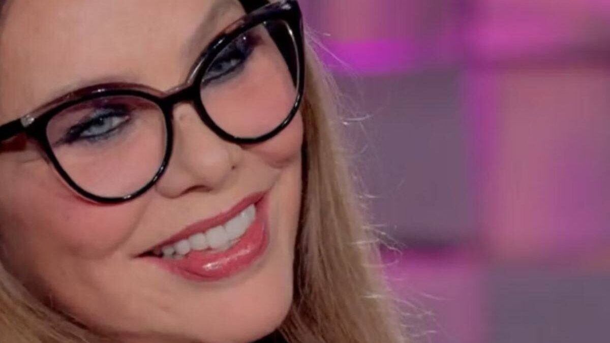 La casa in una vecchia abbazia: dove vive Ornella Muti, spazi verdi immensi e piscina
