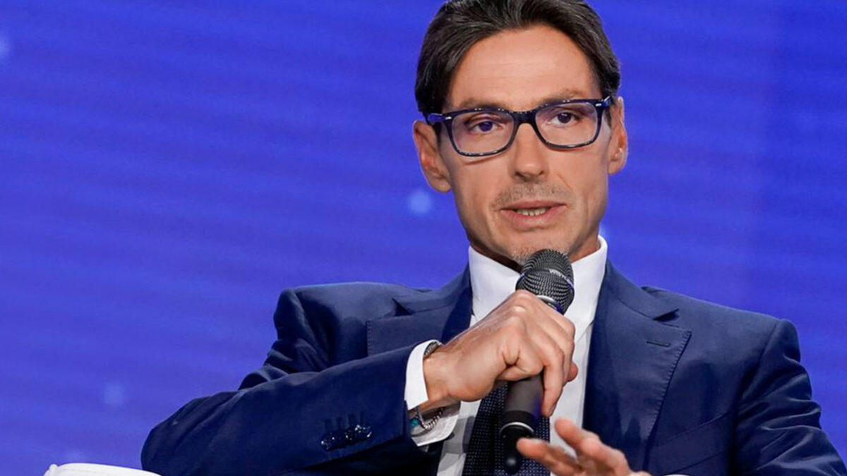 Pier Silvio Berlusconi su Corona, Striscia, il referendum, Signorini e Fiorello: “Un solo problema, dovrebbe venire da noi”
