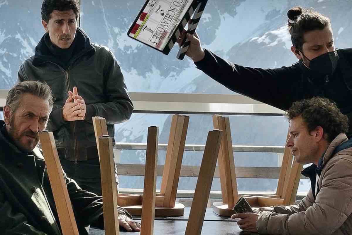 Rocco Schiavone, le prime immagini della nuova stagione: Marco Giallini “invade” Aosta con la sua simpatia | VIDEO