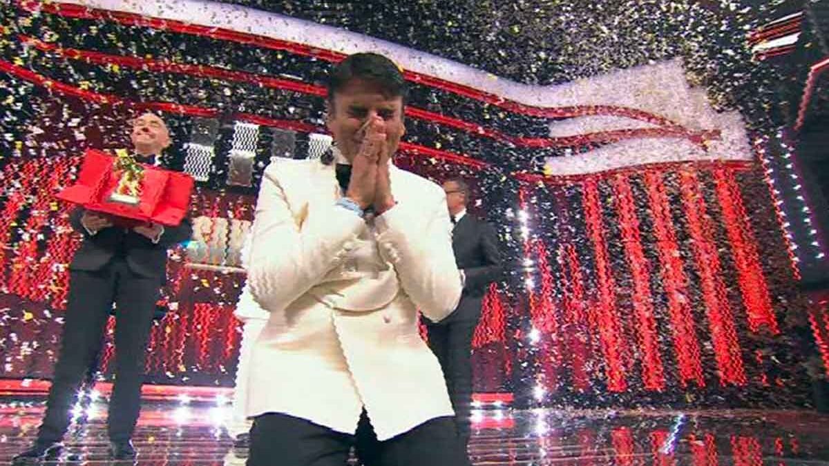 Sanremo 2026, ha vinto Sal Da Vinci : la classifica finale, i premi e l’addio di Carlo Conti
