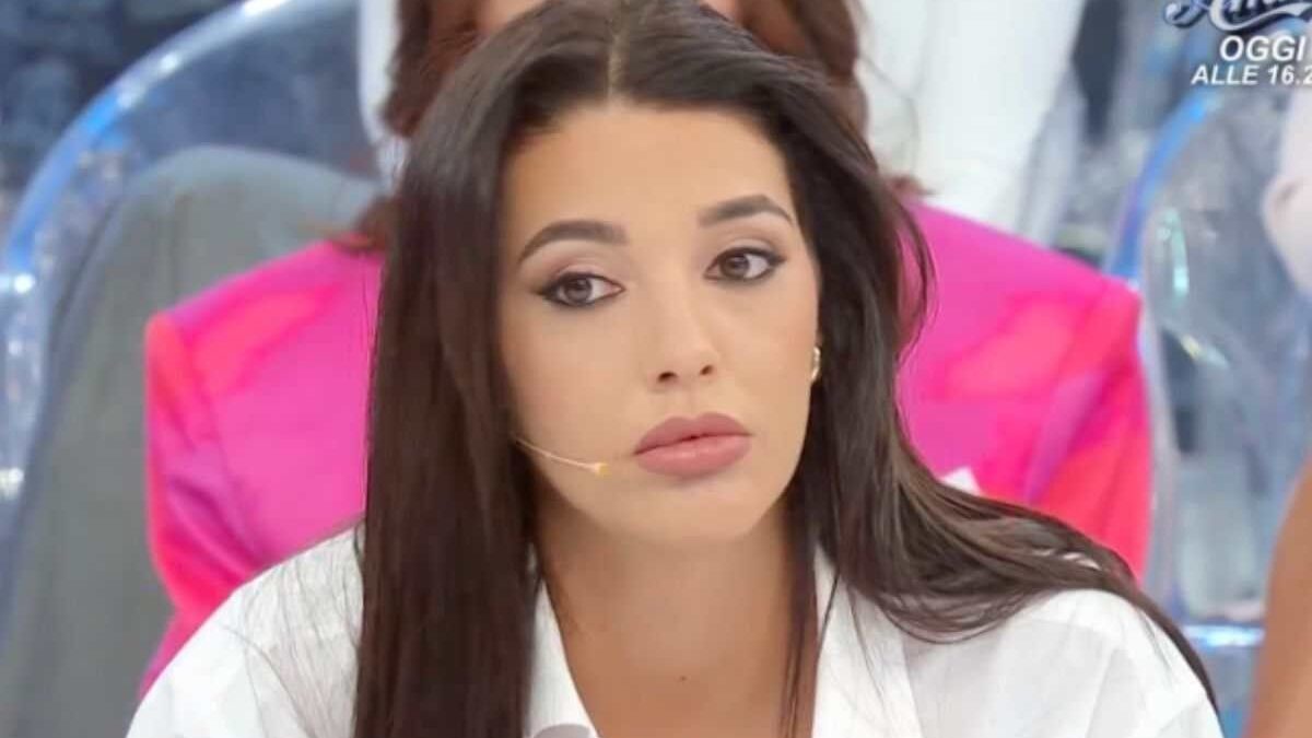 Uomini e Donne, Sara si sente male durante la registrazione: il malore dopo la rissa