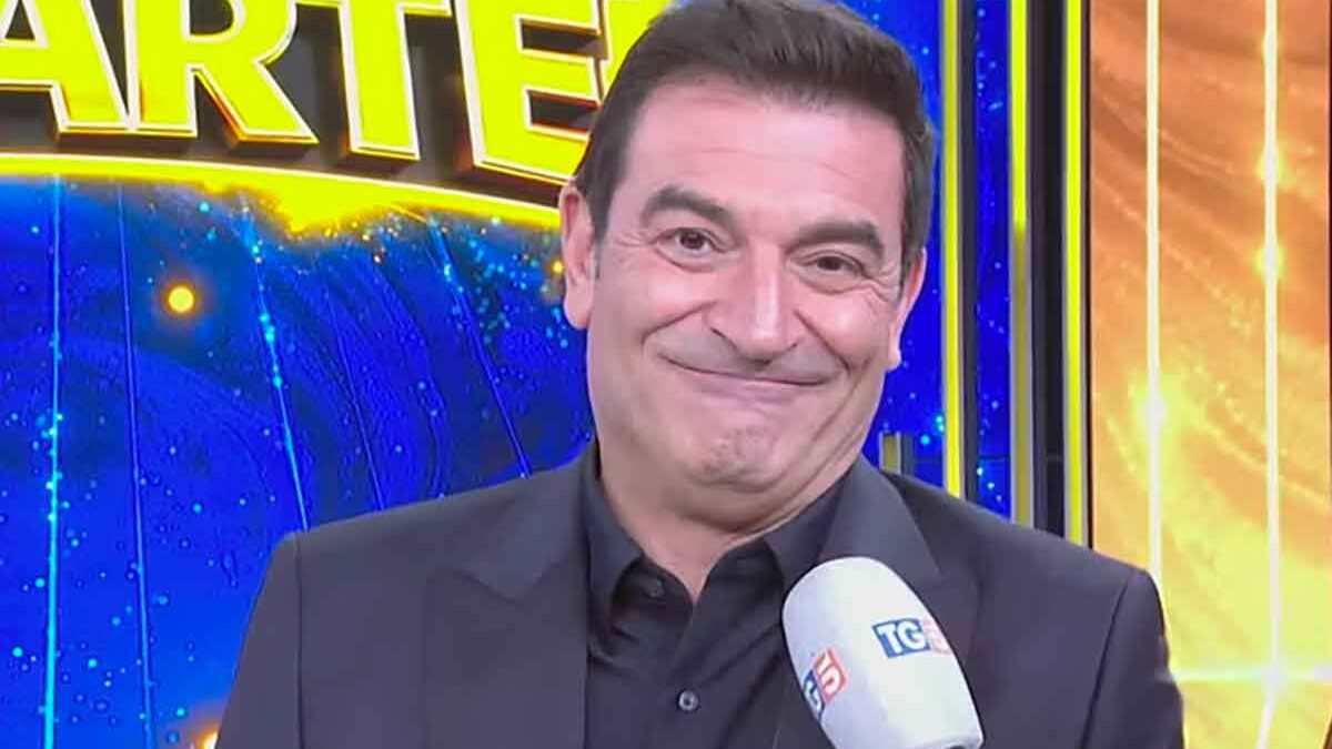 Ascolti tv lunedì 2 marzo 2026: Scherzi a Parte vince la prima serata, Gerry Scotti batte De Martino nell’access