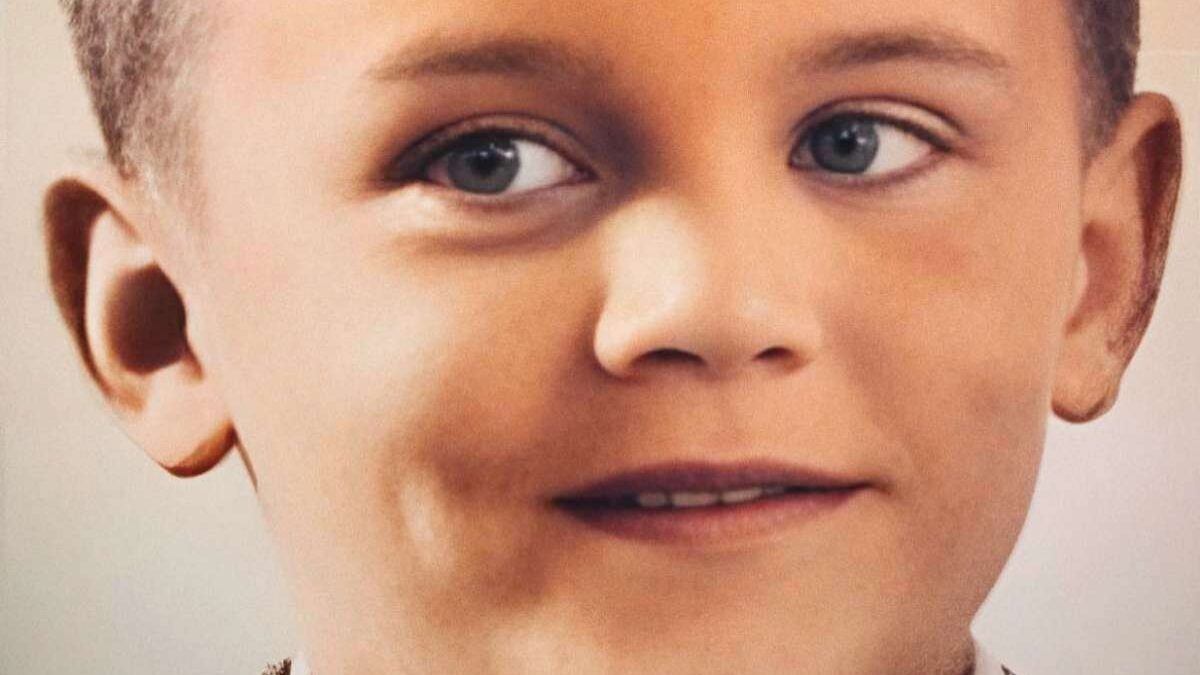 Qui bimbo paffuto, oggi ha 86 anni ed è uno degli uomini più amati dello spettacolo