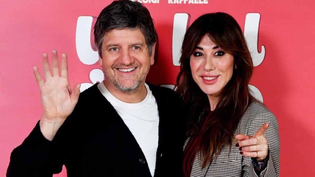 “Un bel giorno” al cinema: la commedia di Fabio De Luigi ha buone idee ma la comicità resta in superficie