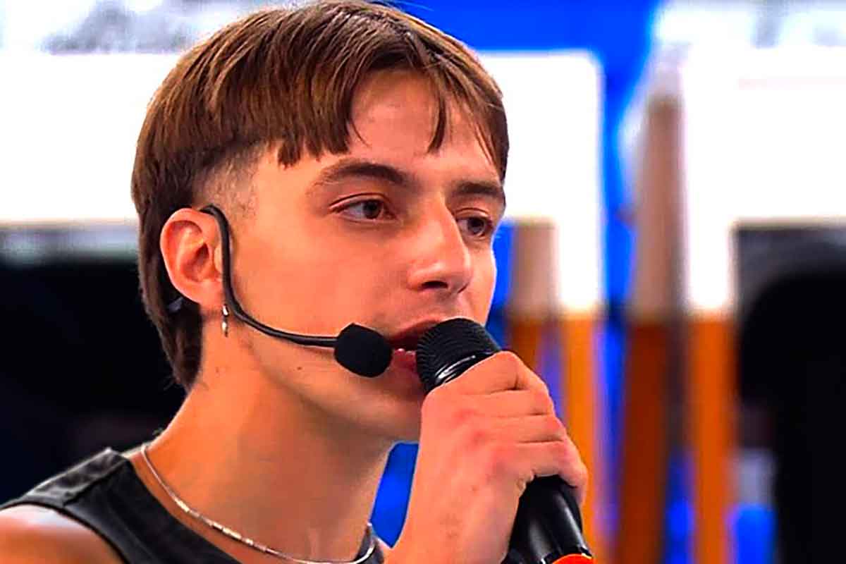 Amici 25, terza puntata del serale: escono Valentina e Plasma, ma sulla storia del rapper la verità arriva solo dopo | Sintesi e pagelle