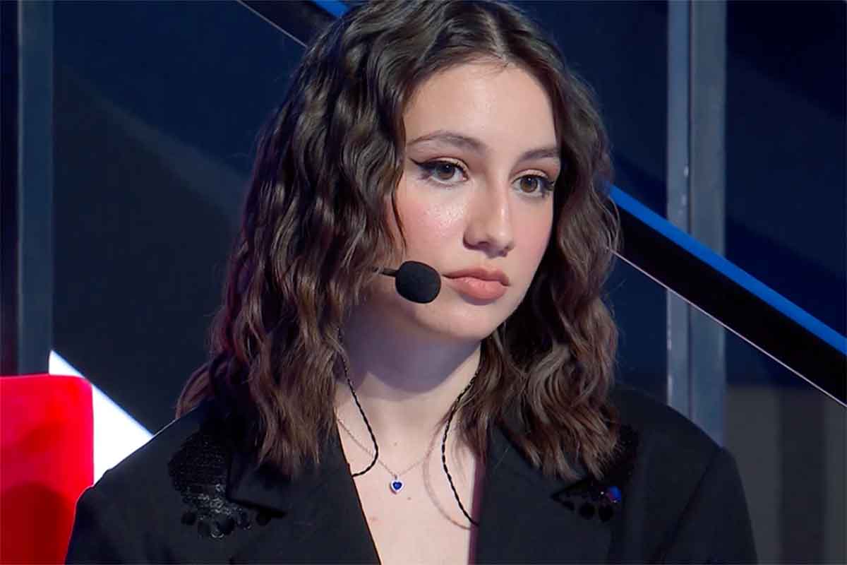Amici 25 serale, quarta puntata: Caterina eliminata, Angie è la rivelazione del serale, uova rotte tra Zerbi e Pettinelli | Sintesi e Pagelle