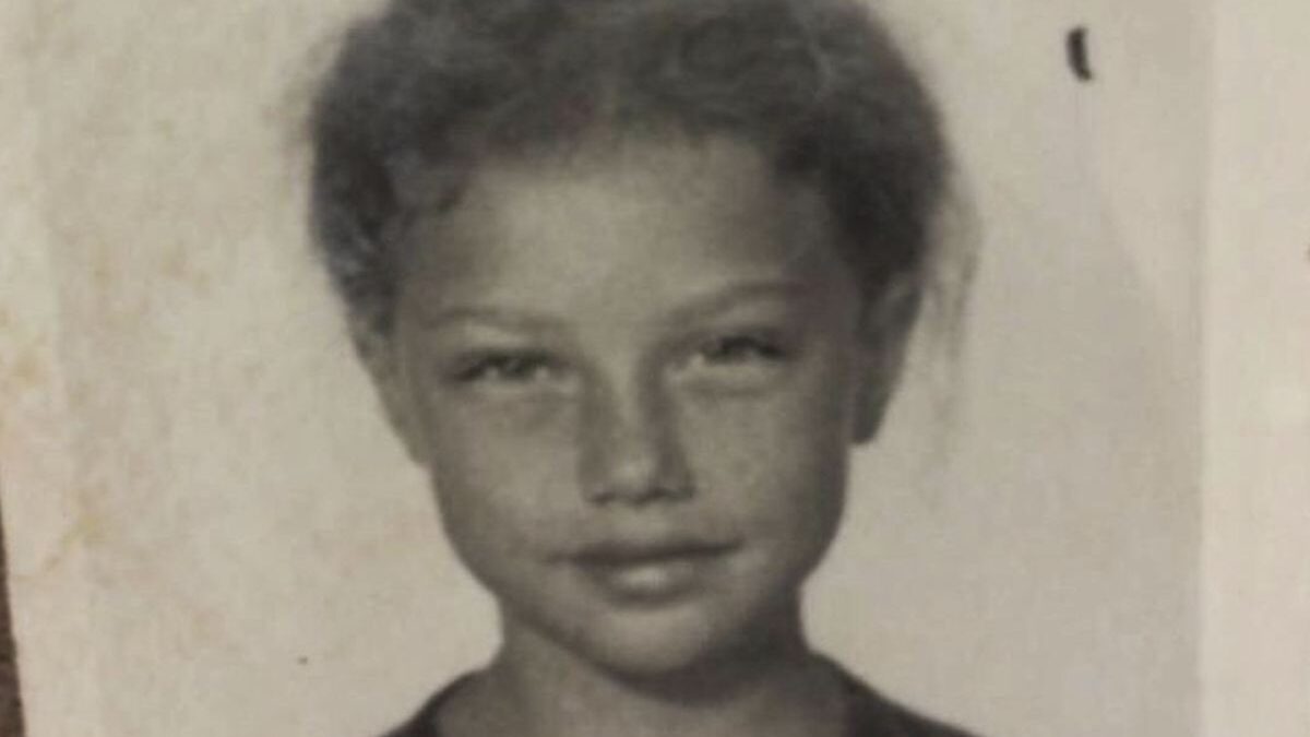 La riconoscete? Qui era solo una bellissima bambina, oggi è una superstar della tv