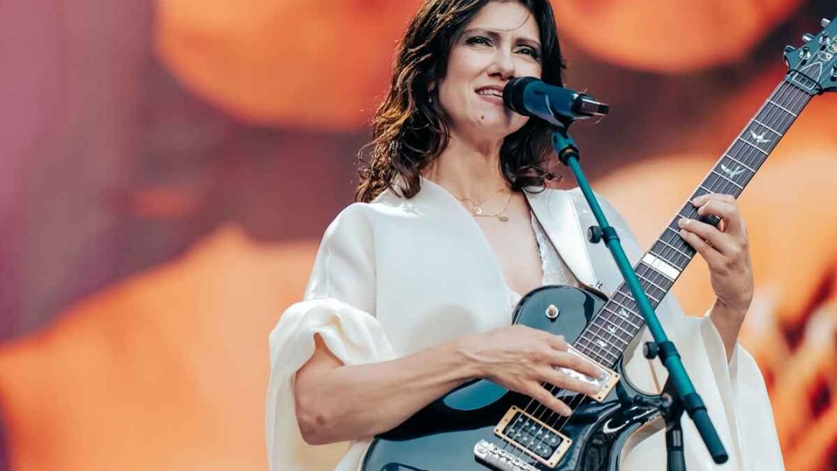 Elisa si confessa: “Bloccata per una una crisi subdola, ora parlo di dolore e trasformazione”