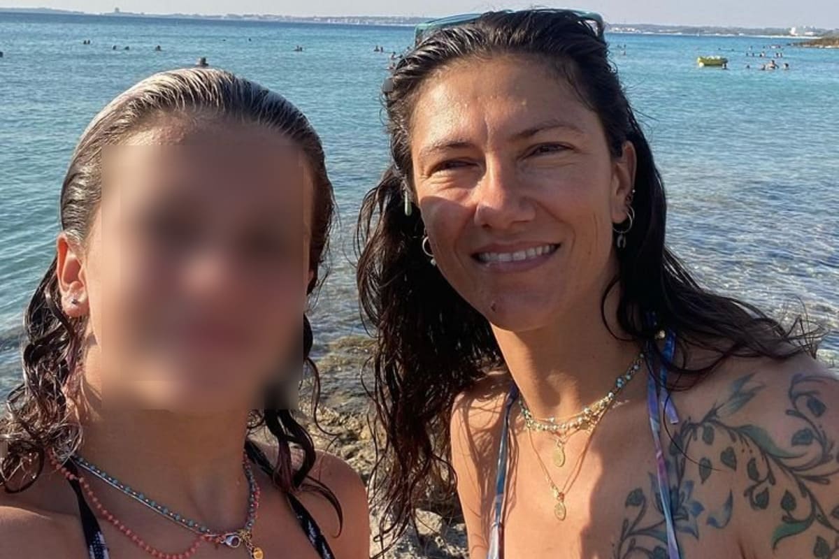 La figlia di Elisa è cresciuta e oggi è uguale alla mamma: sono 2 gocce d’acqua, la foto è dolcissima