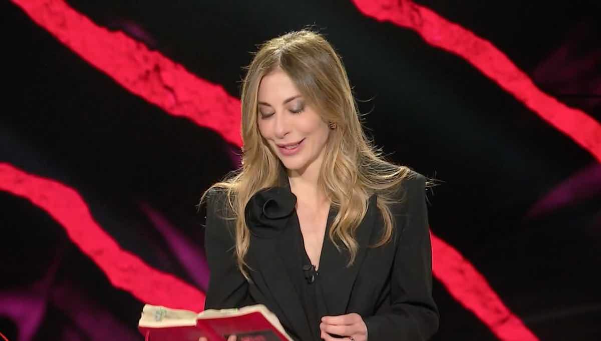 Francesca Fagnani intervista Micaela Ramazzotti a Belve