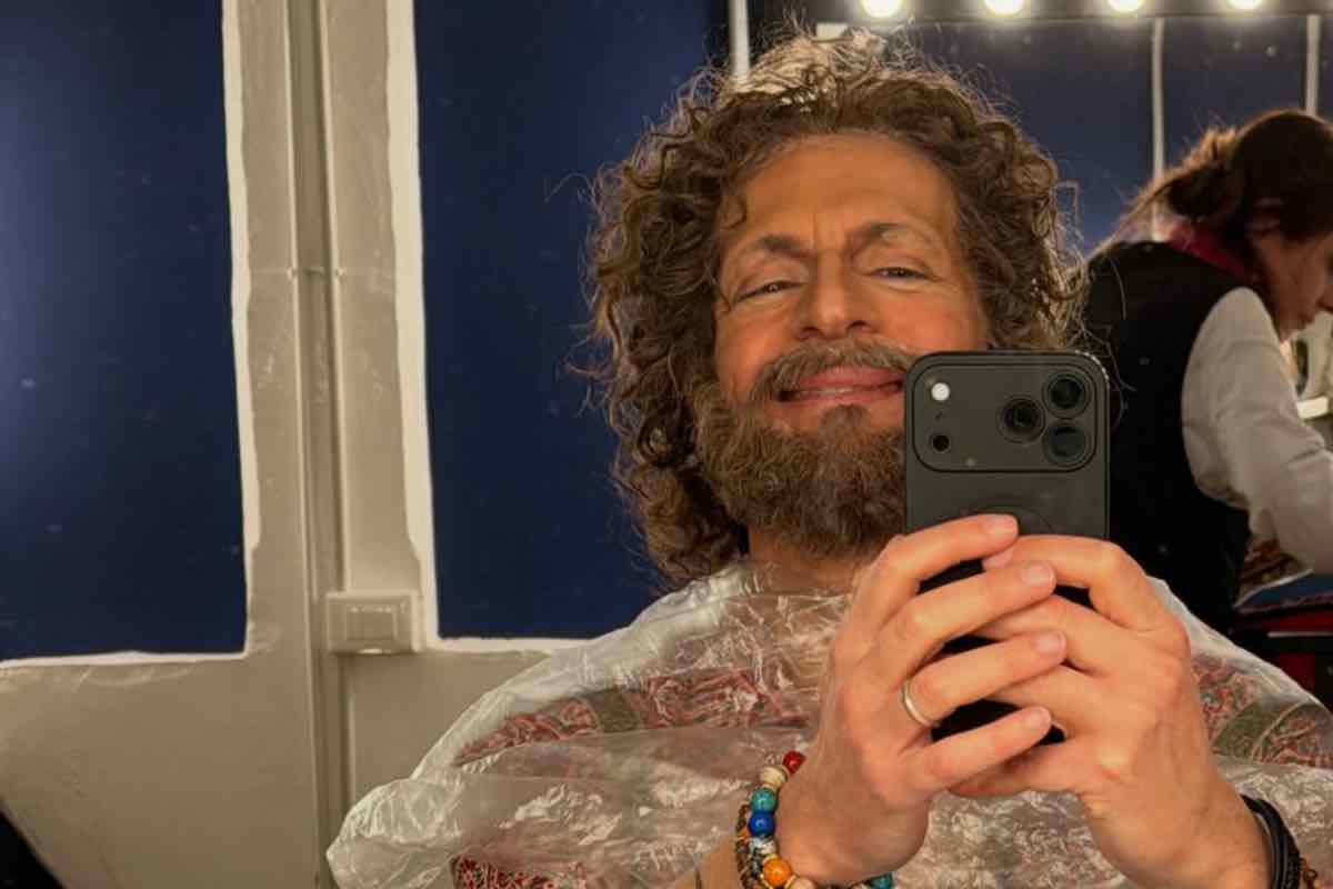 Giovanni Vernia nei panni di Jovanotti al GialappaShow