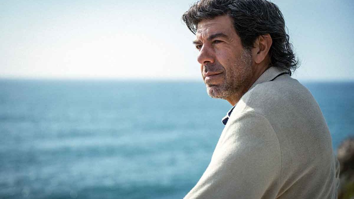 Il Maestro su Sky: Favino straordinario in un film che parla di perdenti, padri e di un’estate irripetibile