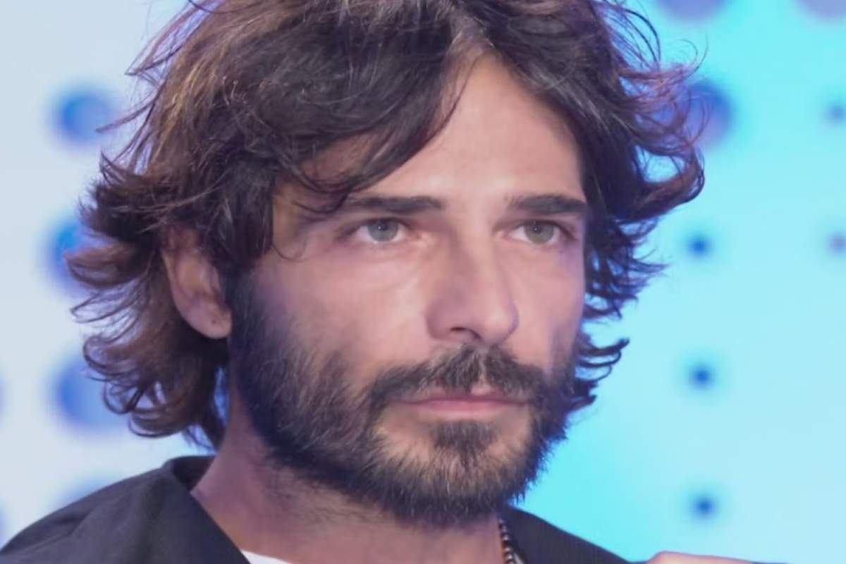 Primo piano di Marco Bocci durante una sua ospitata a Mediaset