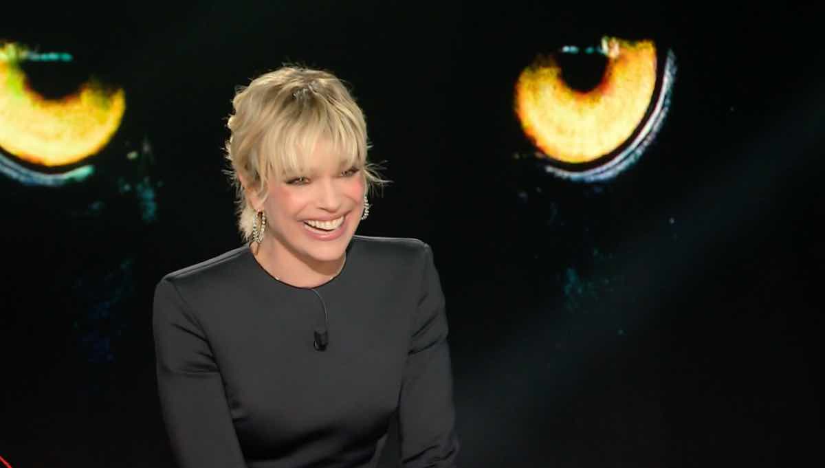 Micaela Ramazzotti ha tolto la maschera al mondo dello spettacolo: la sua intervista a Belve è il ritratto di un business “marcio”