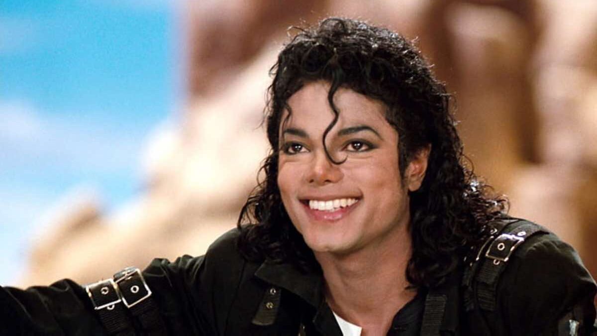 Michael, la nuova data di uscita fra ritardi, polemiche e modifiche alla sceneggiatura: i retroscena del biopic sul Re del Pop