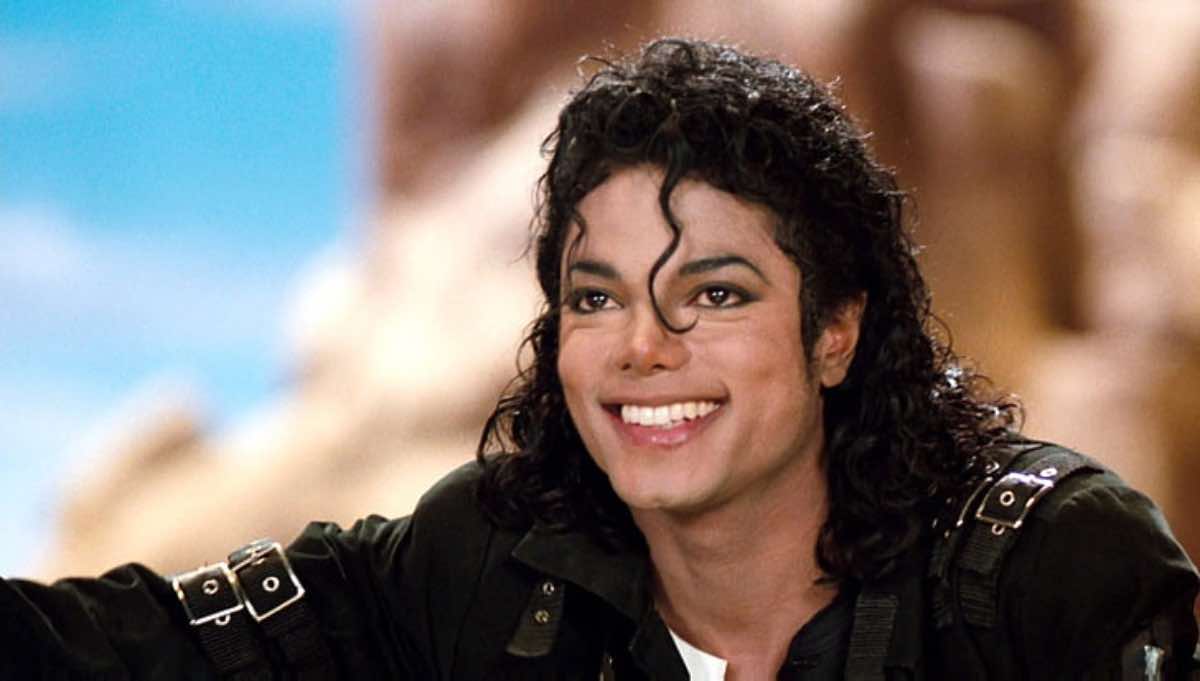 Michael, la nuova data di uscita fra ritardi, polemiche e modifiche alla sceneggiatura: i retroscena del biopic sul Re del Pop
