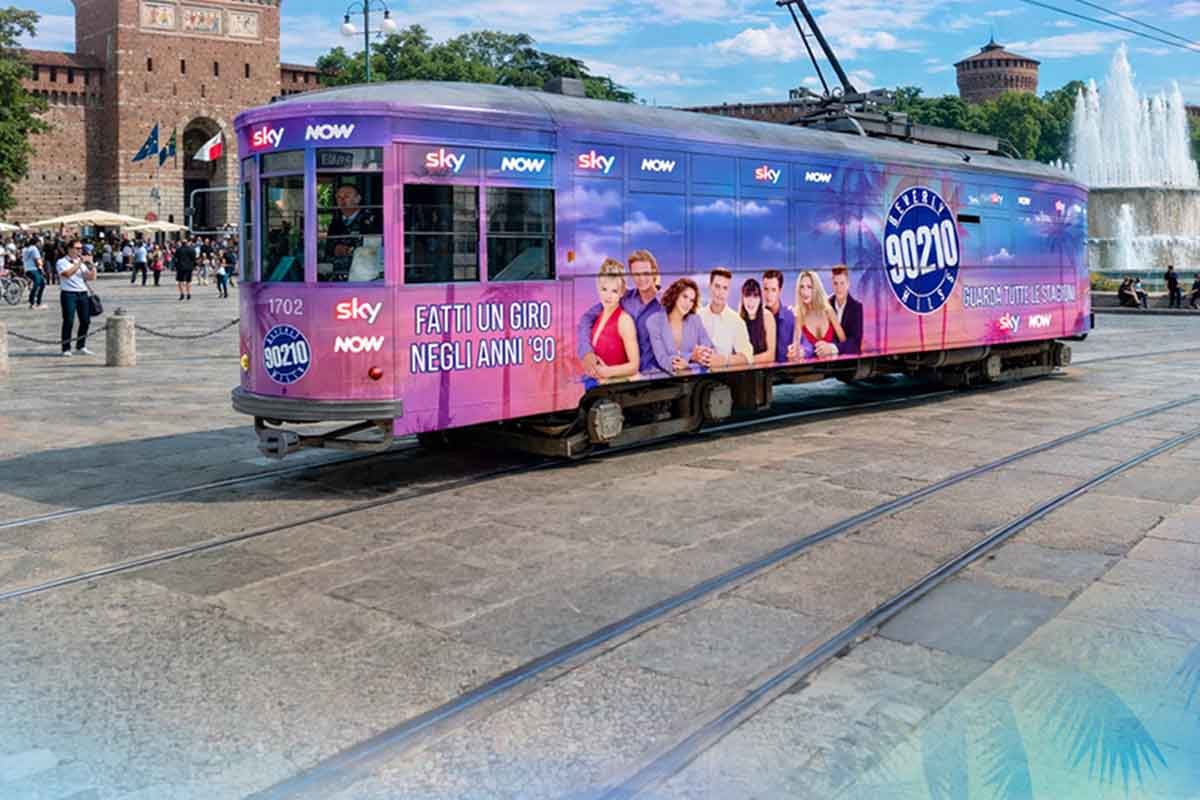 Beverly Hills 90210 a Milano: il weekend in cui la città torna agli anni Novanta