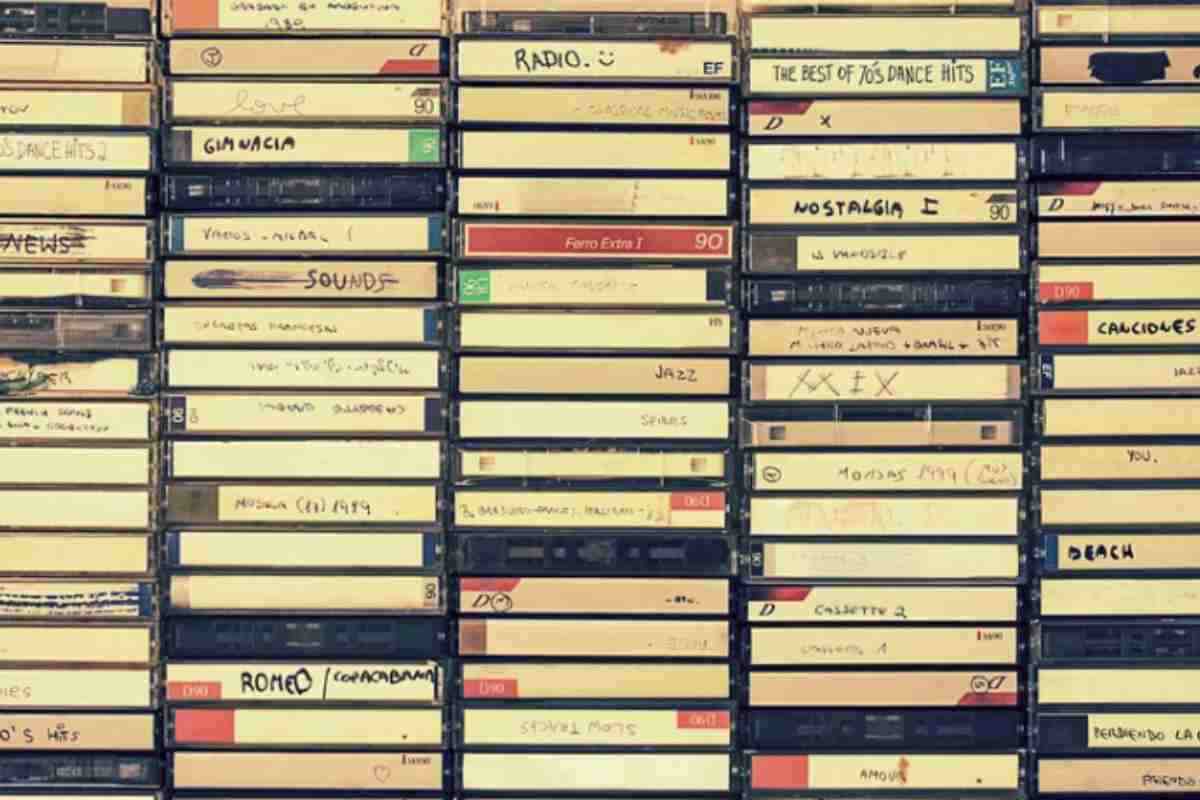 A distanza di decenni, il ritorno continuo di quelle sonorità non è casuale. Non è solo nostalgia. È riconoscimento.