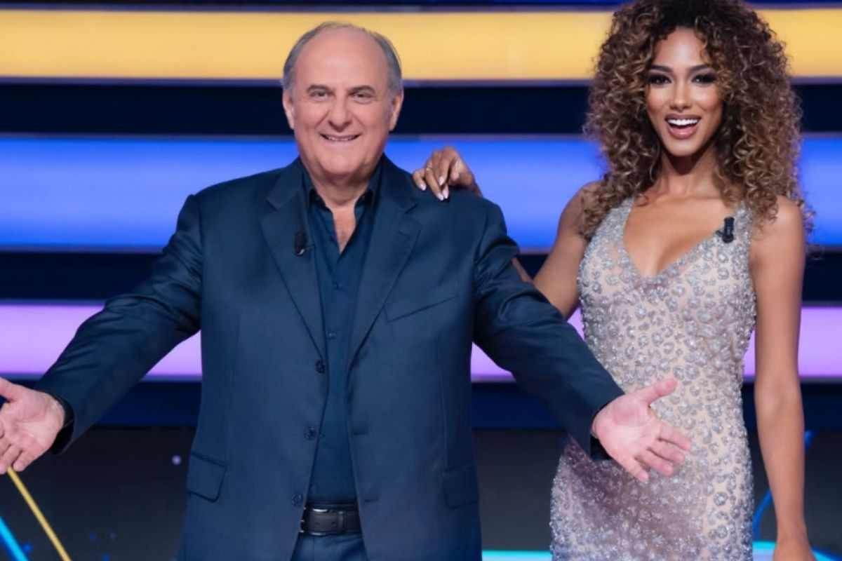 Gerry Scotti e Samira a La Ruota della Fortuna 