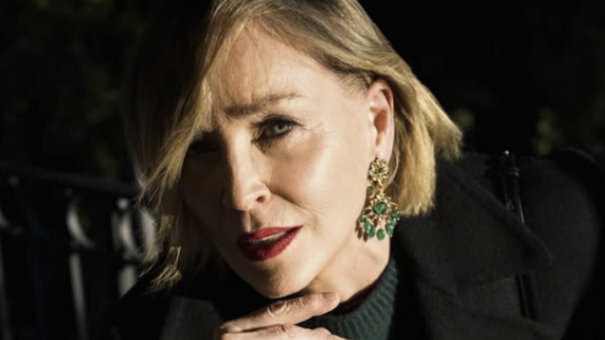Sharon Stone, a 68 anni ha cambiato connotati: nell’ultima foto è irriconoscibile