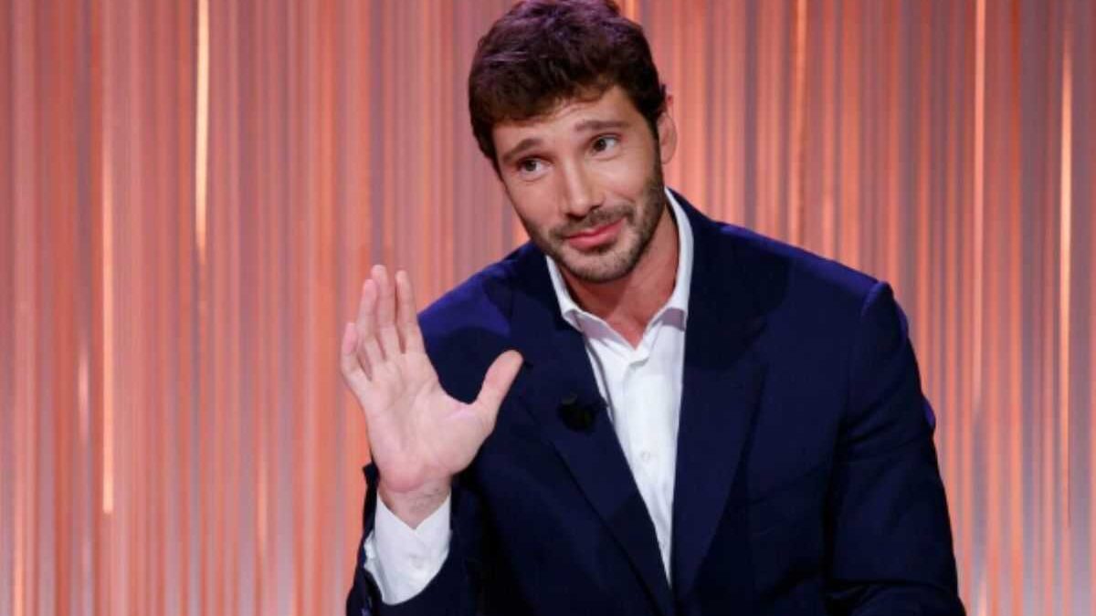 Incidente hot per Stefano De Martino a Stasera Tutto è possibile. Il video (tutto da ridere)