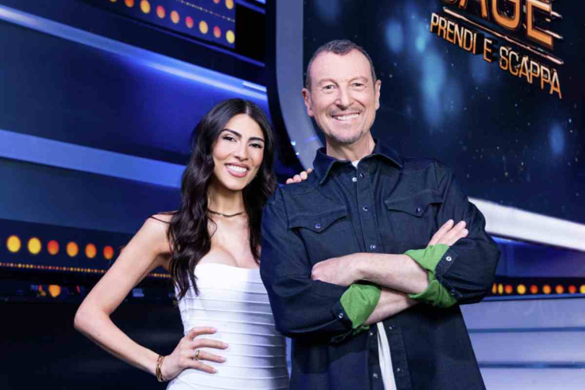 Incidente in studio a The Cage, attimi di paura per Amadeus: al reazione del conduttore