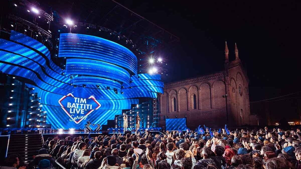 Tim Battiti Live Spring, il 23 aprile su Canale 5 c’è Michelle Hunziker | La scelta Mediaset esclude Samira Lui