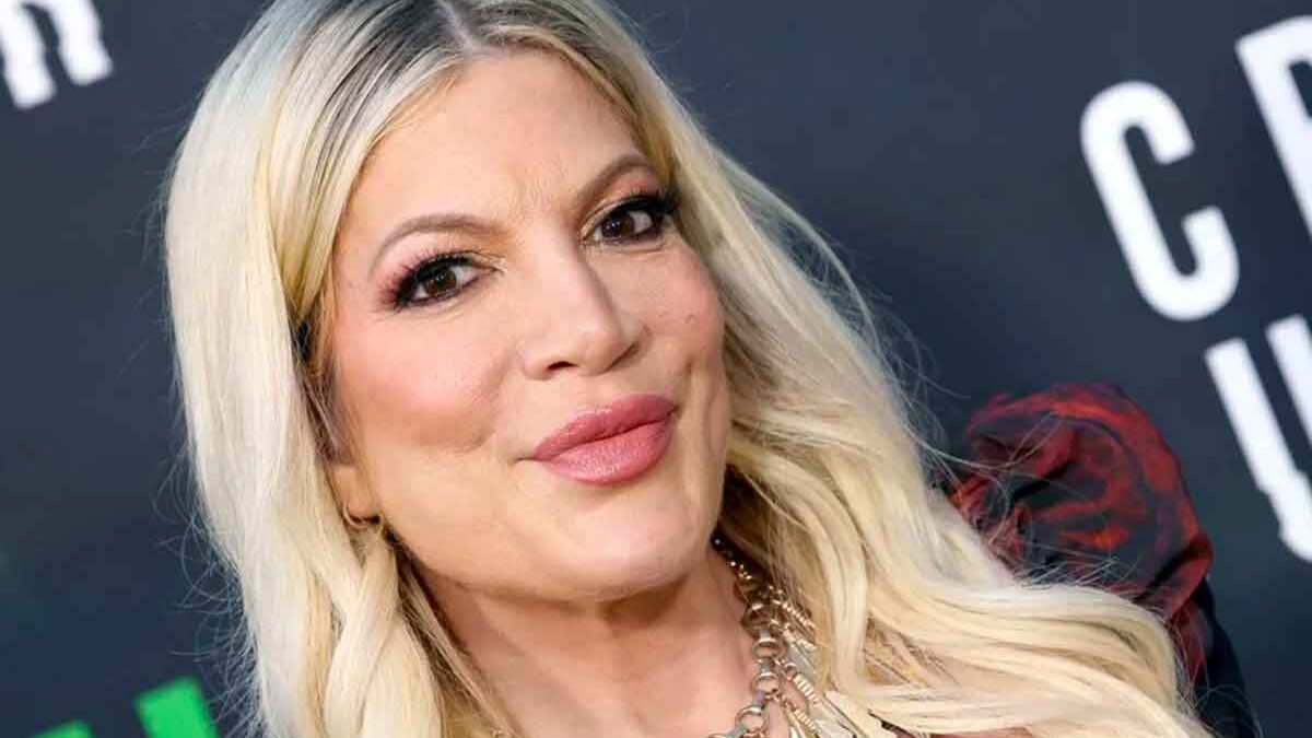 Tori Spelling: grave incidente stradale, ricoverata insieme a quattro dei suoi cinque figli