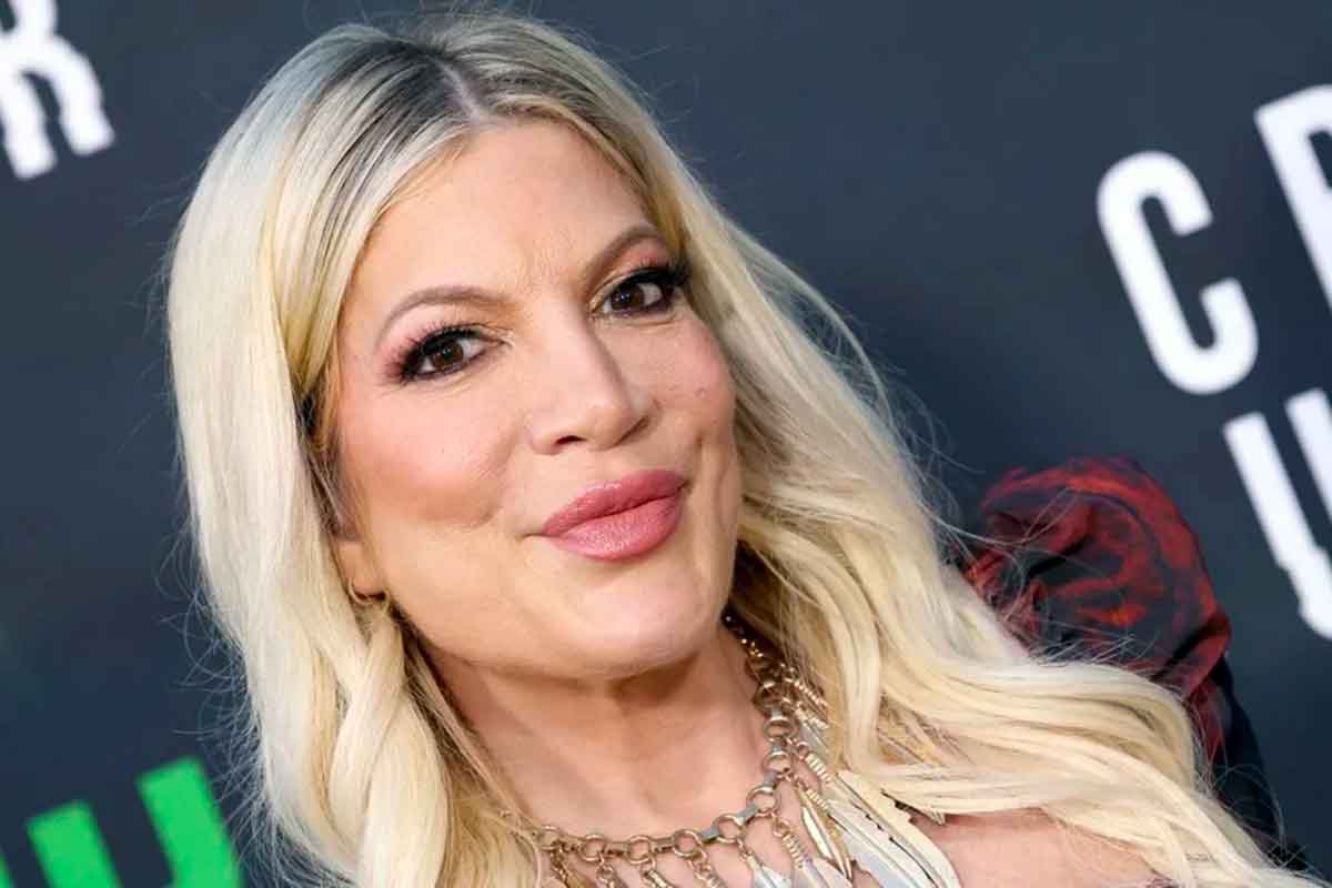 Tori Spelling: grave incidente stradale, ricoverata insieme a quattro dei suoi cinque figli