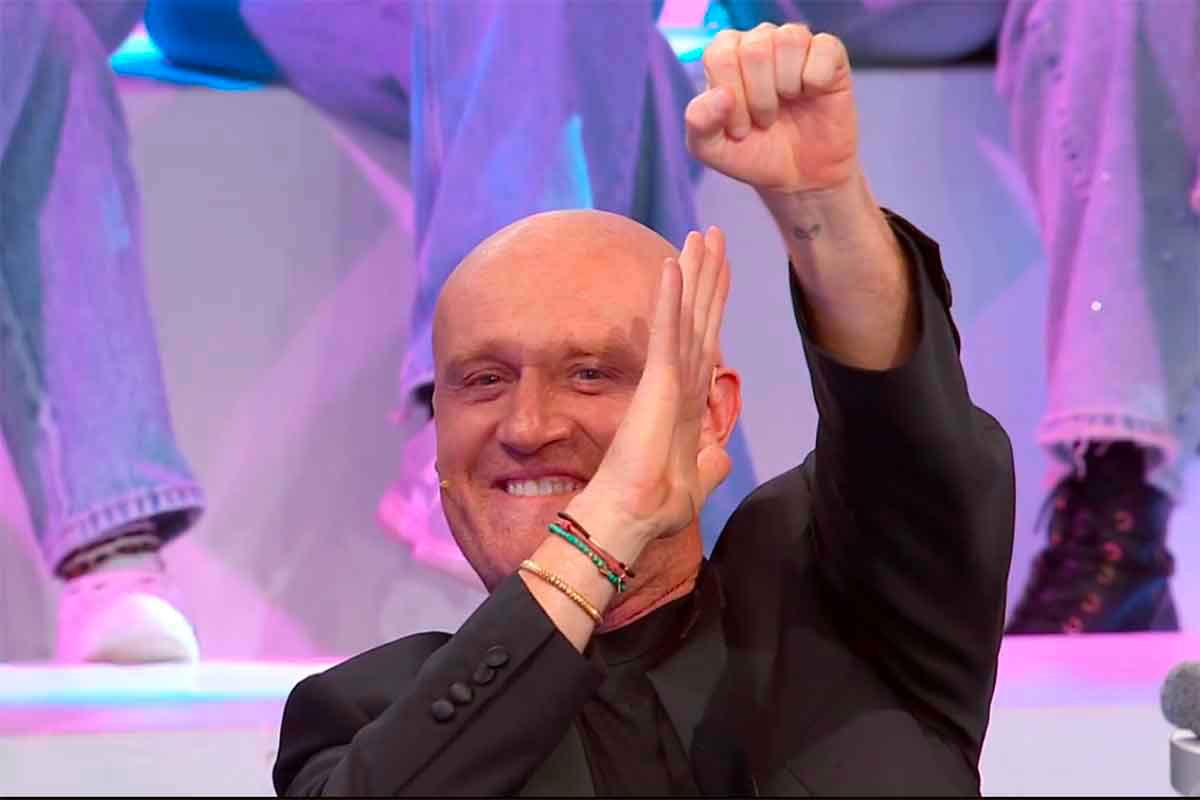 Amici, settima puntata: Gard e Riccardo eliminati, Rudy Zerbi (e il suo ombrello) a casa a mani vuote | Sintesi e pagelle
