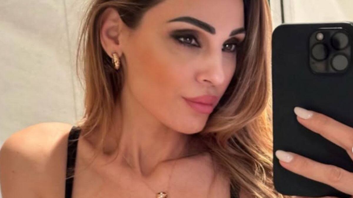 Anna Tatangelo, la prima foto insieme alla figlia Beatrice: festa della mamma speciale per la cantante